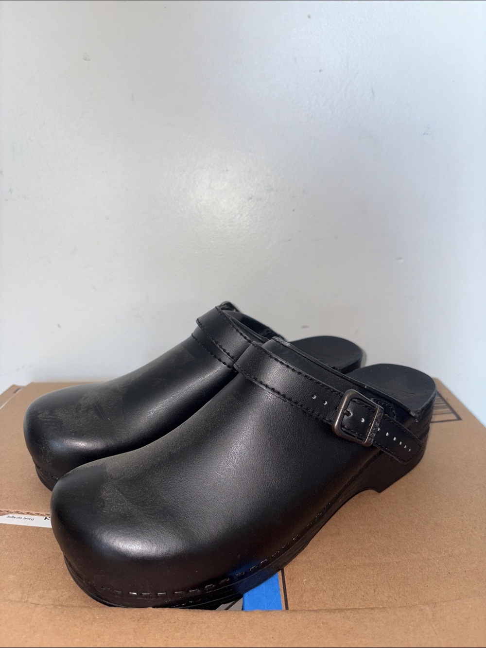 Women’s Dansko Black Leather Slip-On Clogs with Adjustable Strap size 42 - Picture 3 of 5